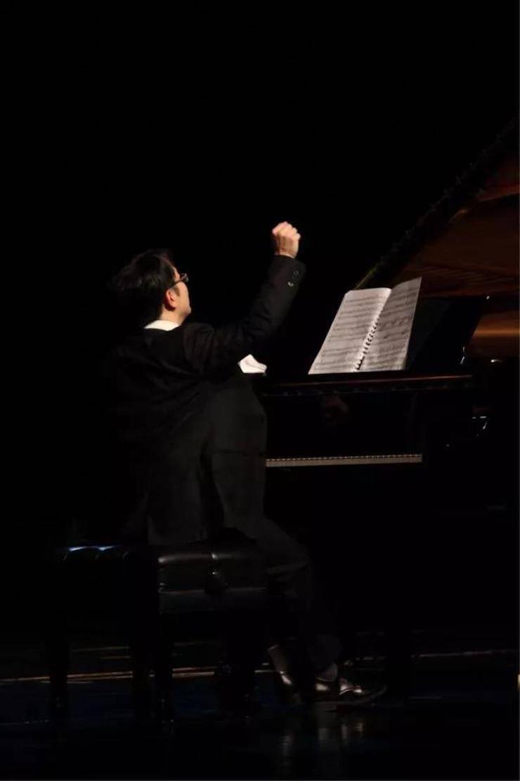 聆听双钢琴演奏的美妙乐章|雅马哈艺术家周挺——钢琴大师班·音乐会于常州成功举办