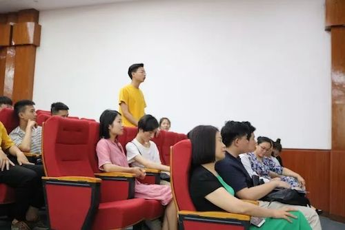 雅马哈艺术家石叔诚与特邀艺术家顾平受邀于成都大学东盟艺术学院、音乐与舞蹈学院艺术实践周开展公开课