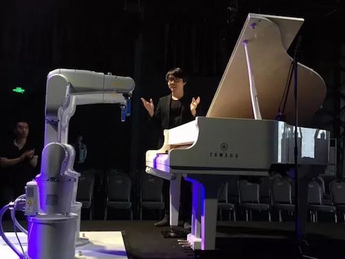 雅马哈艺术家宋思衡携手机器人奏响“科技之音”