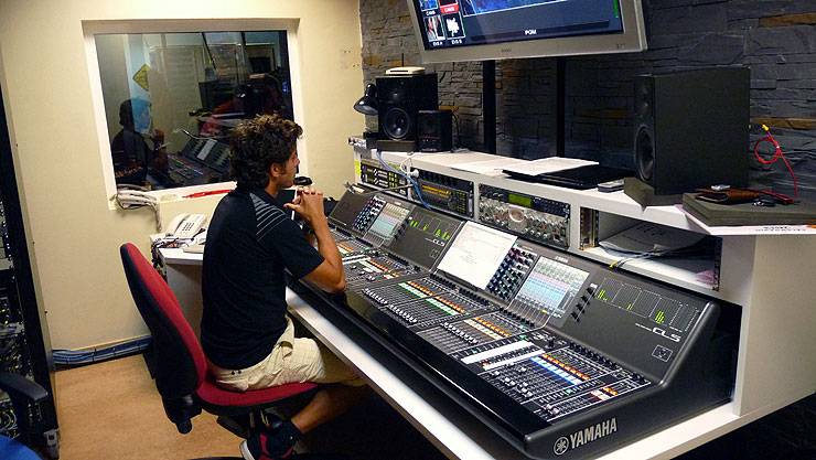 西班牙“El Hormiguero（蚂蚁窝）”电视节目——CL5调音台在广电领域的安装运用