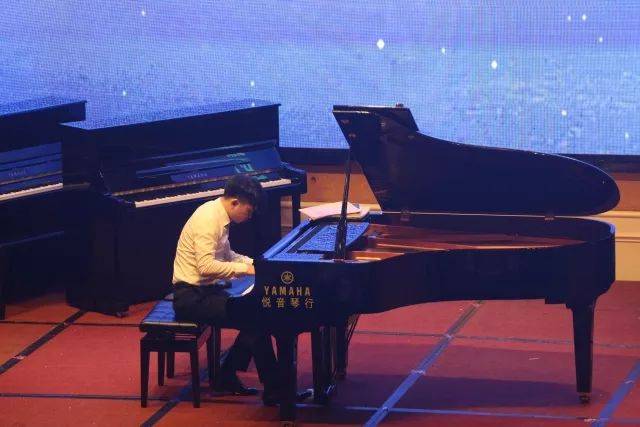 雅马哈艺术家鲍释贤茂名市钢琴音乐会及大师班圆满落幕