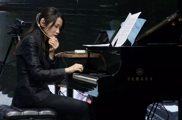 科技推动音乐教育创新，张希教授《古典主义时期钢琴奏鸣曲的演绎》公开课圆满成功
