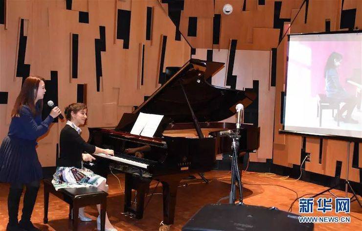 【新华社报道】中美高校首次连线进行远程钢琴教育课程示范
