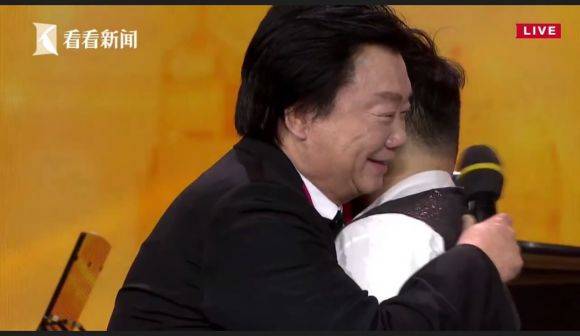 主持界泰斗叶惠贤力赞雅马哈未来艺术家刘明康：“很难相信，这么悠扬的琴声出自一位自闭症少年的手里！”