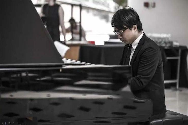 宋思衡的“宅抗疫” | 挑战主播、筹集口罩、闭关作曲,这位取消了20场演出的钢琴家原来这么忙!