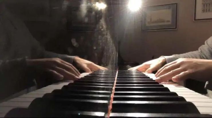 宋思衡的“宅抗疫” | 挑战主播、筹集口罩、闭关作曲,这位取消了20场演出的钢琴家原来这么忙!