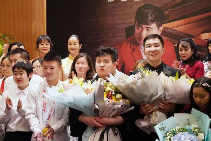 音乐双子星,点亮冬日激情!——雅马哈未来艺术家刘明康爱心公益音乐沙龙